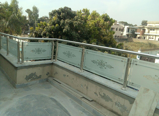 Contemporary Outdoor Terrace Design